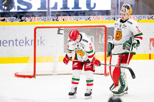 Moras Henrik Eriksson och målvakt Waltteri Ignatjew deppar
