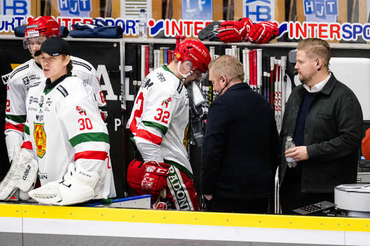 Moras Markus Modigs lämnar isen