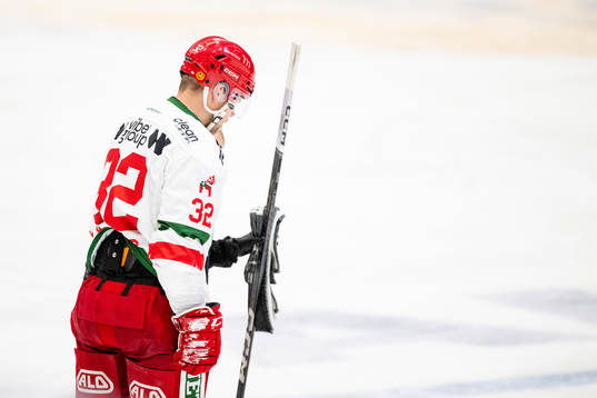 Moras Markus Modigs lämnar isen