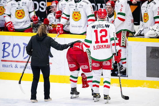 Moras Markus Modigs lämnar isen