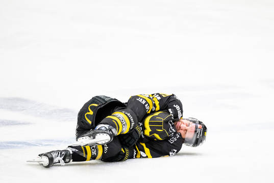 Västerås Nicholas Hutchison har ont