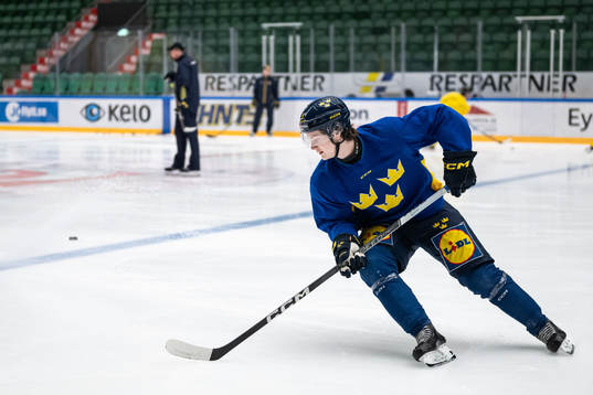 Rasmus Rudslätt of the Swedish under-20 national ice