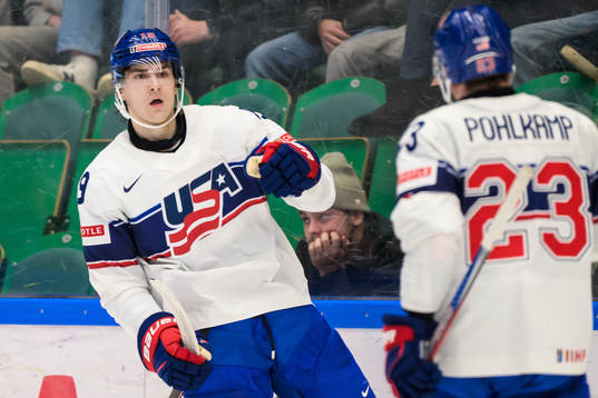 Cutter Gauthier of USA celebrates the 2-4 goal