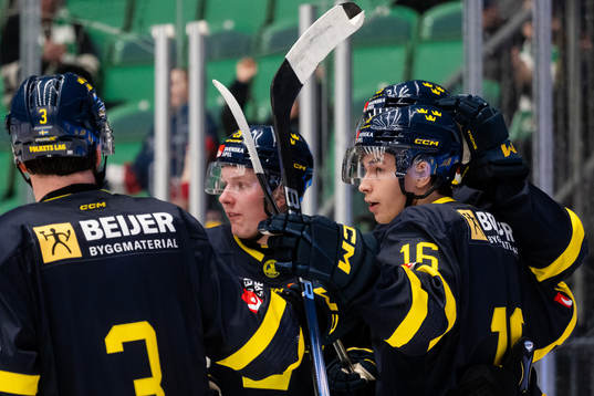Felix Unger Sörum of Sweden celebrates the 3-5 goal