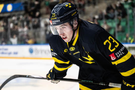Jonathan Lekkerimäki of Sweden looks dejected