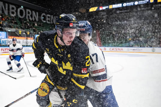 Noah Östlund of Sweden and Danny Nelson of USA