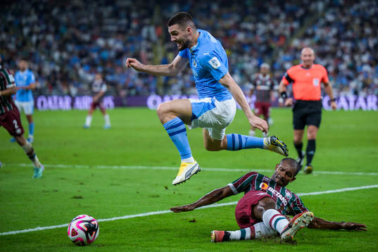 Mateo Kovacic of Manchester City and Marlon of Fluminense