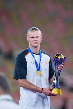 Erling Braut Haaland of Manchester City celebrates with the