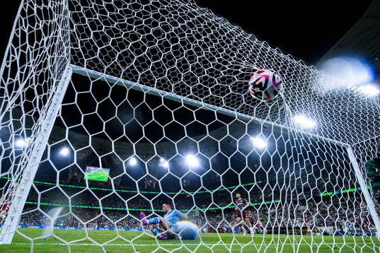 Phil Foden of Manchester City scores 0-3 behind goalkeeper