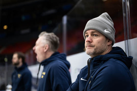 Team Doctor Ryan Allenby of Sweden at a practice session