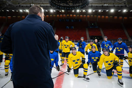 Players of Sweden at a practice session