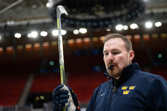 Assistant coach Gereon Dahlgren of Sweden at a practice