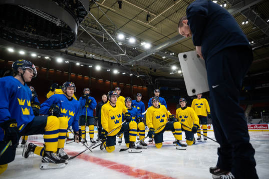 Players of Sweden at a practice session