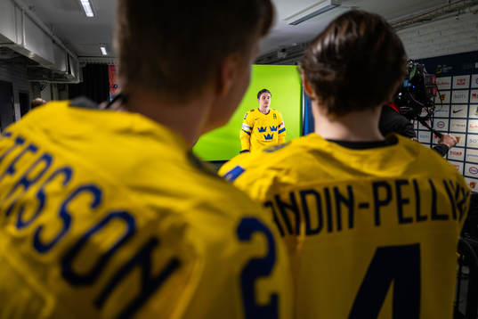 Elias Pettersson and Axel Sandin-Pellikka watch Elias