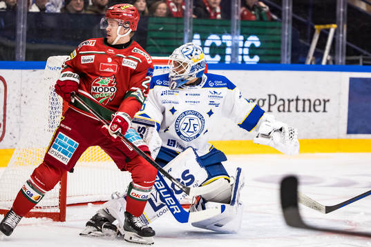 MoDos Mikkel Aagaard och Leksands målvakt Mantas Armalis
