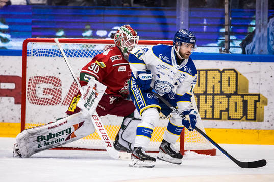 MoDos målvakt Lassi Lehtinen och Leksands Oskar Lang