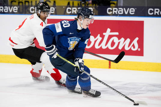 Noah Warren of Canada and Oiva Keskinen of Finland