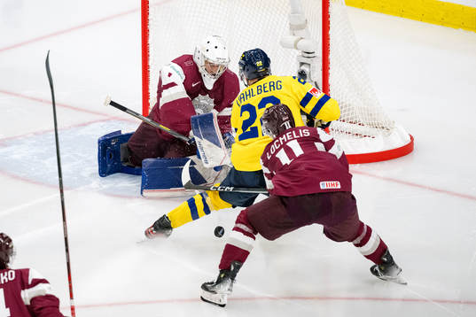 Deivs Rolovs of Latvia and Anton Wahlberg of Sweden