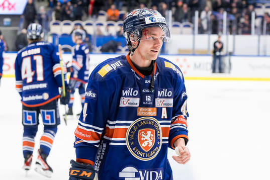 Växjös Keegan Lowe blöder