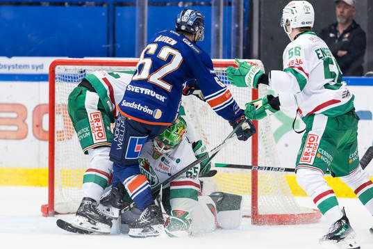 Växjös Manuel Ågren och Rögles målvakt Christoffer