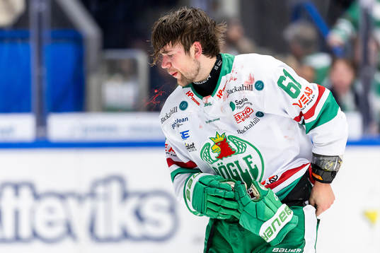 Rögles Lukas Ekeståhl-Jonsson blöder