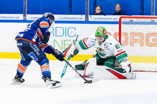 Växjös Tobias Rieder och Rögles målvakt Christoffer