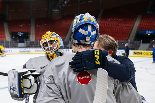 Goaltender Hugo Hävelid, goaltender Melker Thelin
