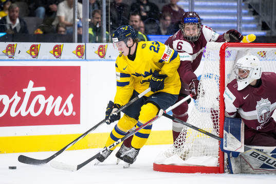Jonathan Lekkerimäki of Sweden against Darels Uljanskis