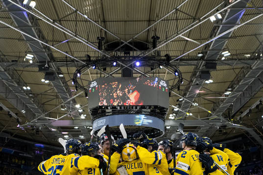 Players of Sweden celebrate with goaltender Hugo Hävelid