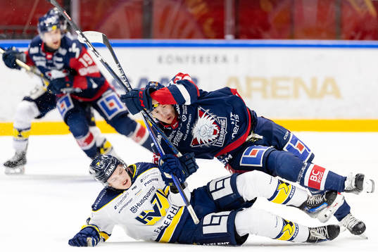 HV71s Oscar Fisker Molgaard och Linköpings Arvid Aronsson