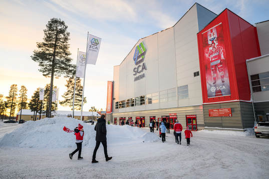 Publiken påväg till SCA Arena