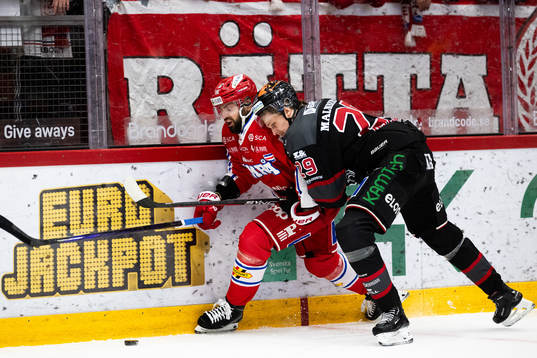 Timrås Robin Hanzl och Örebros Milton Oscarson