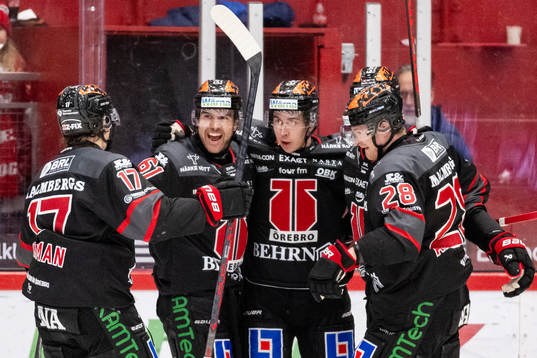 Örebros Robert Leino jublar