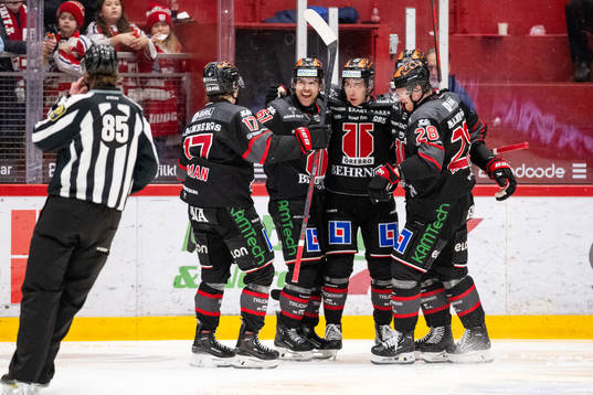 Örebros Robert Leino jublar