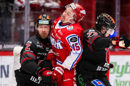 Örebros Rasmus Rissanen och Oliver Eklind försvarar mot