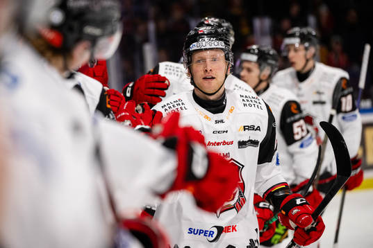 Malmö Redhawks Thomas Berg Paulsen jublar