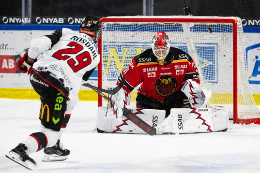 Malmö Redhawks Kim Rosdahl gör 1-3 bakom Luleås målvakt