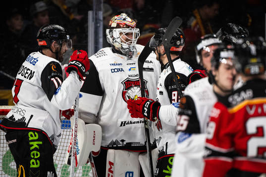 Malmö Redhawks målvakt Adam Werner jublar