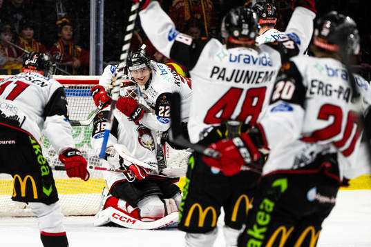 Malmö Redhawks målvakt Adam Werner och Janne Kuokkanen