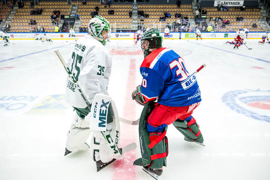 Färjestads målvakt Carl Lindbom och Oskarshamns målvakt