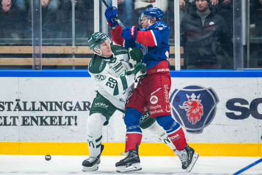 Färjestads Mattias Göransson och Oskarshamns Olli Palola