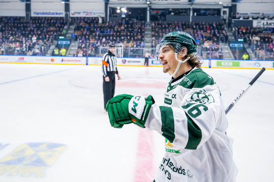 Färjestads David Tomasek jublar