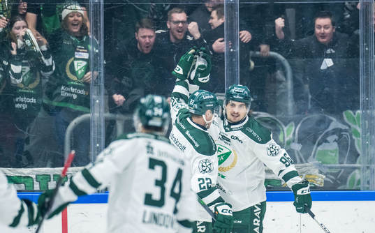 Färjestads David Tomasek jublar