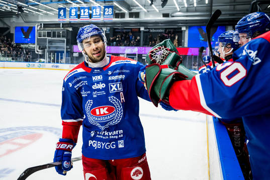 Oskarshamns Ahti Oksanen jublar