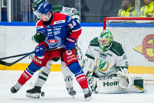 Oskarshamns Olli Palola och Färjestads målvakt Maxime