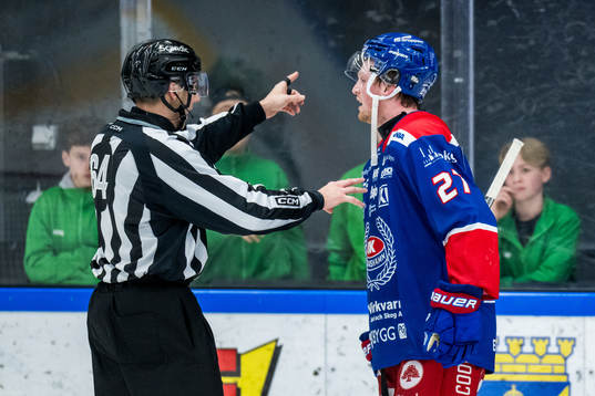 Oskarshamns Austin Wagner lämnar isen