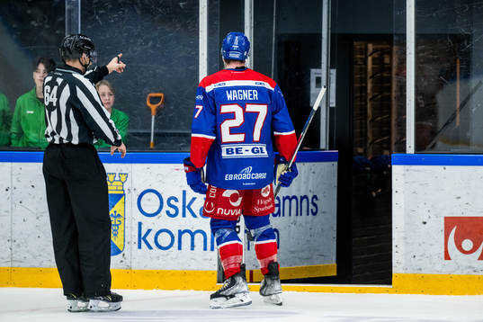 Oskarshamns Austin Wagner lämnar isen