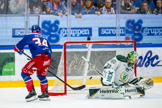 Oskarshamns Olli Palola med avgörande 5-4 målet bakom