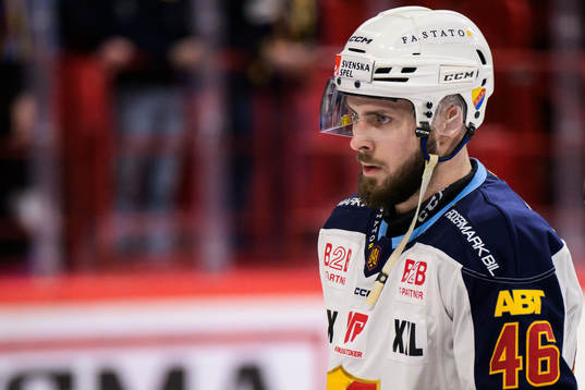 Djurgårdens Albin Grewe lämnar isen