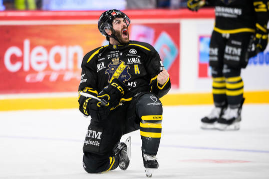 AIKs Mathew Maione jublar